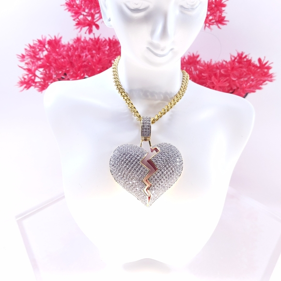 🤍 Icy Broken Heart + 24" x 4mm Cuban Chain - Picture 4 of 8